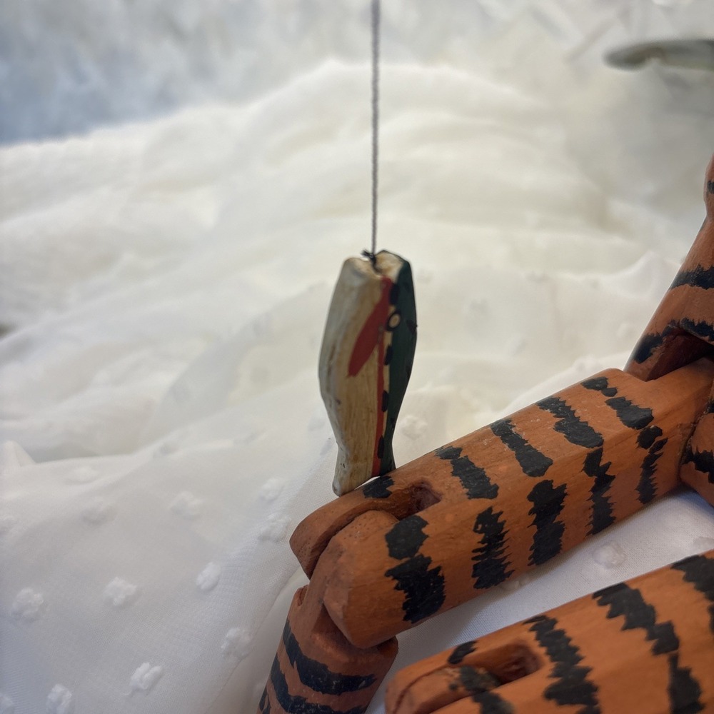 Vtg Folk Art Hand Painted/Carved Tiger Cat Fish Shelf Sitter‎ Articulated Joints - Picture 5 of 15